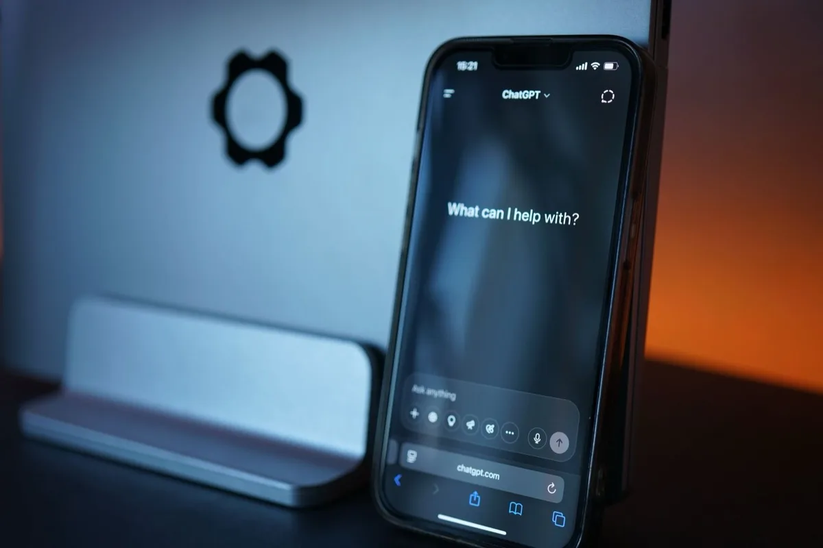 O bot precisa dizer que é bot? Sim — e isso melhora o atendimento