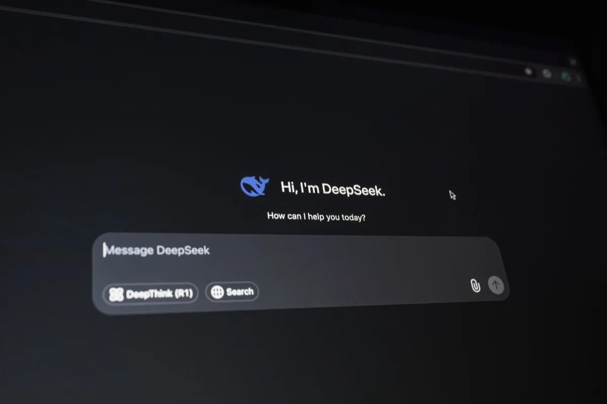 Interface de assistente de inteligência artificial em uma tela escura